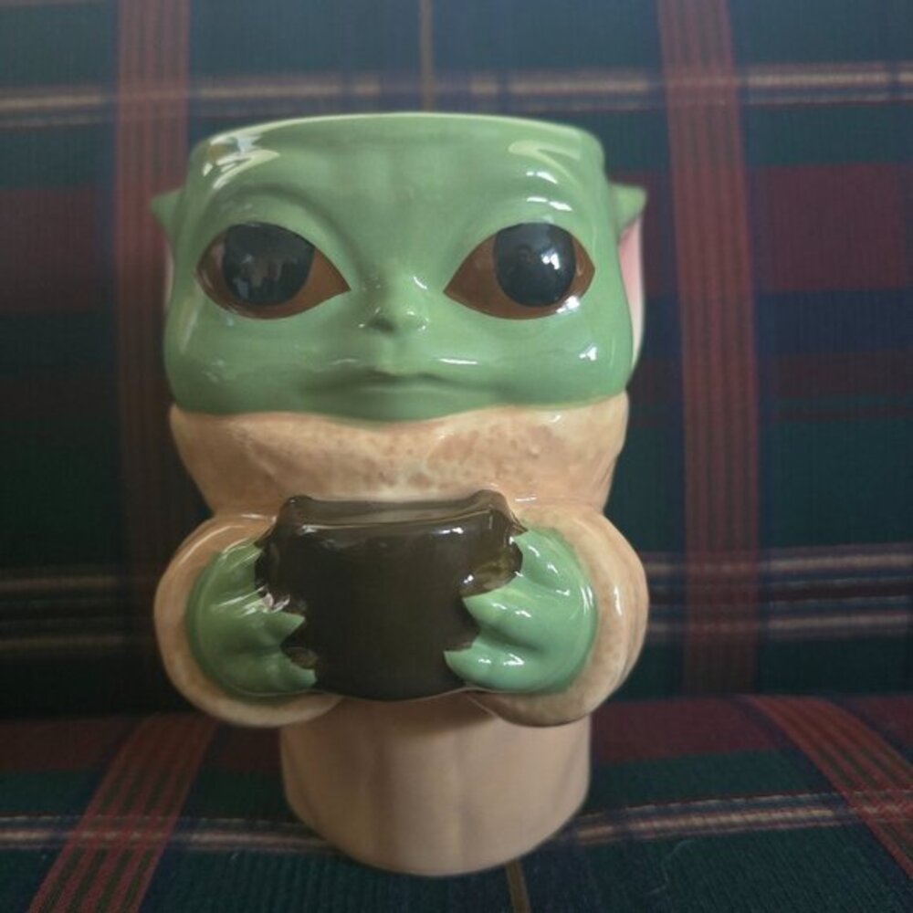The Child Grogu‎ Star Wars Mandalorian Mug Goblet Lucas films baby Yoda with cup